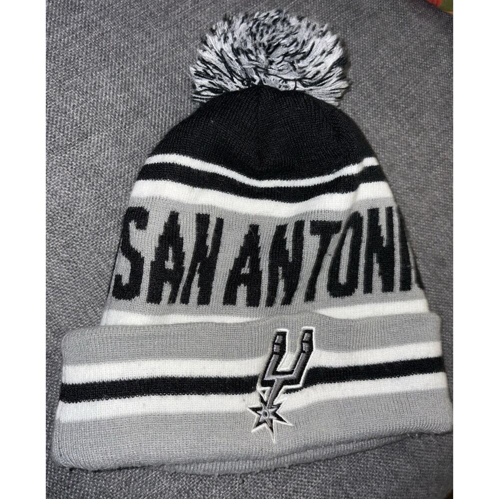 San Antonio Spurs NBA Cuffed Knit Pom Hat Black White Gray